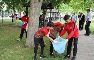 Sakarya Nehri kenarında temizlik yapıldı