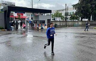 Sakarya’da bazı adaylar sınava koşarak son dakikada...