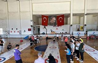 Salihli’de çocuklar ve gençler, Floor Curling...
