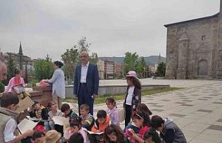 Saltuklu Hoca, miniklere Saltuklu eserlerini tanıttı