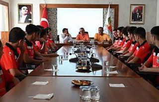 Şampiyonluk pastasını birlikte kestiler