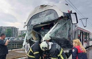 Samsun’da tramvaylar çarpıştı: 1’i ağır...