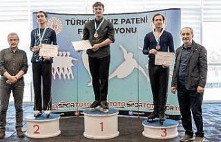 Samsunlu buz pateni sporcularından derece