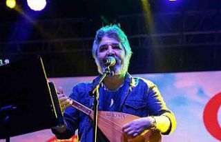 Sanatçı Ali Kınık’tan Melek Mosso’ya gönderme:...