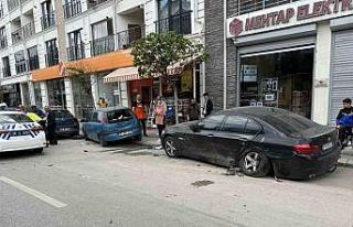 Sara nöbeti geçiren sürücü park halindeki araçlara...