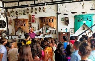 Sarıgöllü minik öğrenciler Etnografya müzesini...