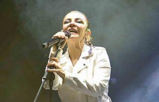 Şarkıcı Fatma Turgut Tekirdağ’da konser verdi