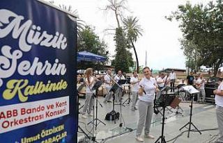 Şehrin kalbinde müzik keyfi