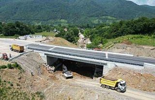 Sel afetinde çöken yola 35 metre uzunluğunda köprü...