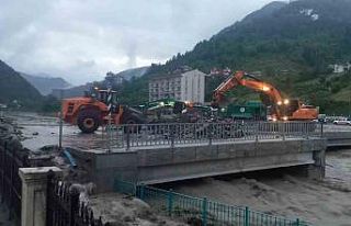 Sel tehlikesi yaşayan ilçede okullar tatil edildi