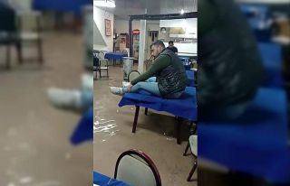 Sele kahvehanede yakalandılar, masa ve sandalyelerin...