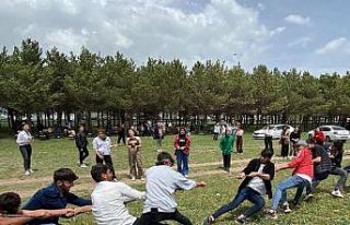 Selim’de liseli öğrenciler gönüllerince eğlendi