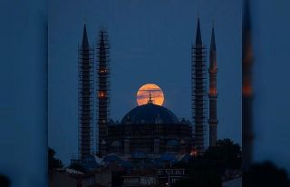 Selimiye’de dolunay manzarası mest etti