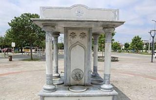 Serdivan Belediyesi kırılan çeşmeyi tamir etti