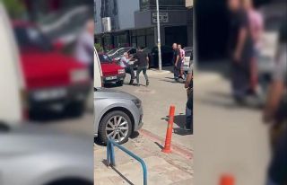 Sevgilisine çarpan yaşlı adamı herkesin gözü...