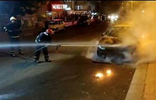 Seyir halindeki araç alev aldı