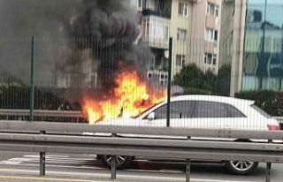 Seyir halindeki otomobil alev alev yandı, sahibi...