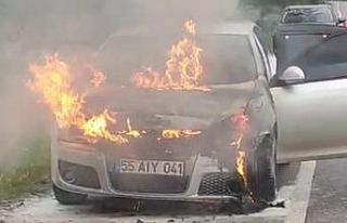 Seyir halindeki otomobil alevlere teslim oldu