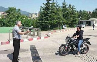 Sınav saatini kaçıran aday güvenlik görevlisine...