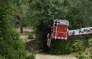 Sinop’ta 5 saat mahsur kalan vatandaşı itfaiye...