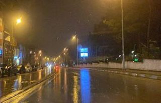 Sinop’ta sağanak su baskınlarına neden oldu