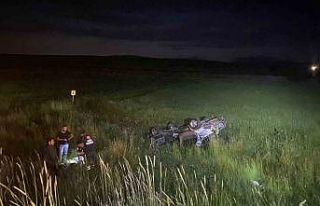 Sivas’ta otomobil yoldan çıkarak takla attı:...