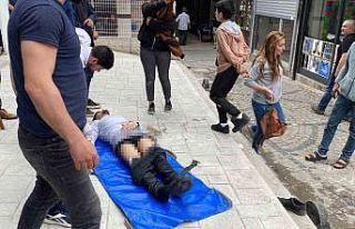 Sokak ortasında bıçaklı kavga: 2 yaralı