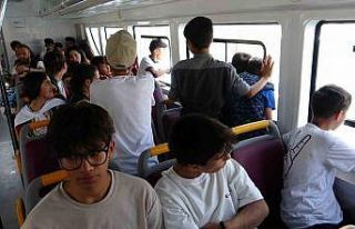 Sokakta çalışan çocuklar ilk defa deniz otobüsüne...