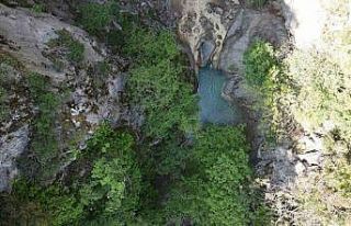 Spil Dağı’ndaki Saklı Kanyon dron ile görüntülendi