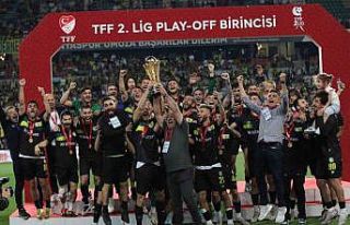 Spor Toto 1. Lig’e yükselen Şanlıurfaspor kupasını...