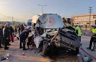 Sporcuları taşıyan minibüs hafriyat kamyonuna...