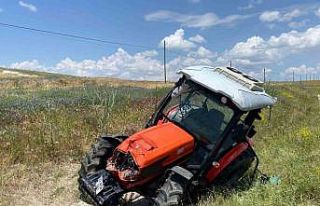 Sulama kanalına giren traktörde 2 kişi yaralandı