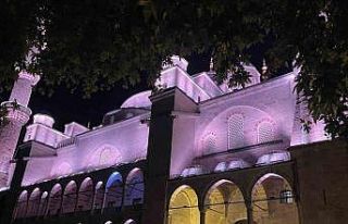 Sultanahmet Caminde ışık skandalı