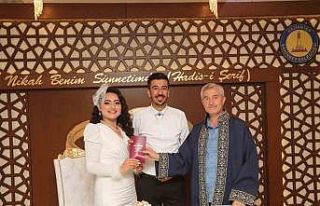 Tahmazoğlu’ndan nikahı kıyılan çiftlere sürpriz