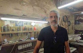 Tahtadan sanat eseri yapıyor