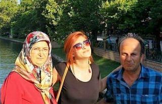 Takla atan araçta anne öldü, baba ile kızı yaralandı