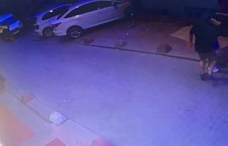 Taksim’de Norveç vatandaşı gence gasp kameraya...