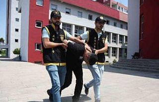 Taktıkları kaskın izini süren polis, gasp şüphelilerini...