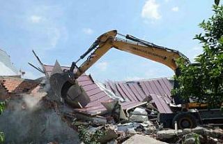 Tarım arazileri üzerindeki kaçak yapılar mercek...