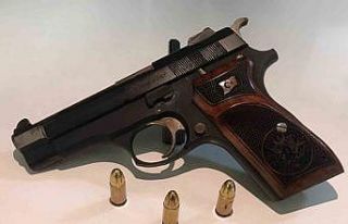 Tartıştığı komşusunu sokak ortasında silahla...