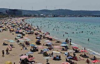 Tatilciler bayramın ikinci gününde de Çeşme’ye...