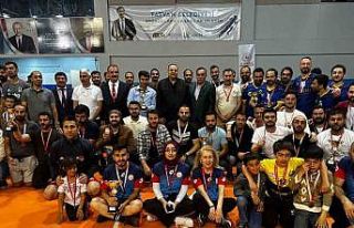 Tatvan’da voleybol ve futbol turnuvaları tamamlandı