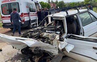 Tekeri kopan otomobil okul servisi ile çarpıştı:...