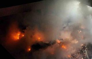 Tekirdağ’da alev alev yanan geri dönüşüm tesisi...