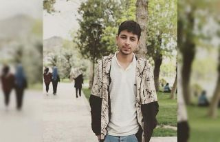 Tellere takılan uçurtmayı kurtarmaya çalışırken...
