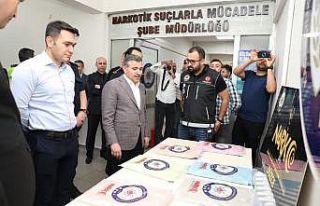 TEM’de durdurulan otomobil uyuşturucu deposu çıktı:...