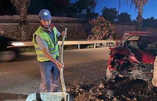 Temizlik işçileri karıştıkları kaza yerinde...