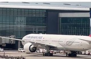 THY New York-İstanbul seferini yapan uçakta fenalaşan...