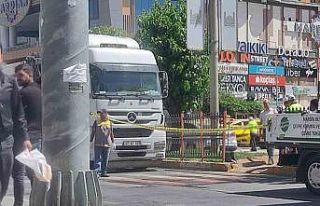 Tır çarpması sonucu ağır yaralanan vatandaş...