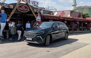 Togg’u teslim alıp kebapçıya gitti